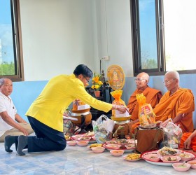 ตักบาตรอาคารเรียนศูนย์พัฒนาเด็กเล็กองค์การบริหารส่วนตำบลห้วยหินลาด 