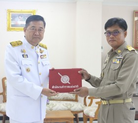 รับมอบโล่และใบประกาศเกียรติคุณ ยกย่องเชิดชูเกียรติโครงการชุมชนยั่งยืนเพื่อแก้ไขปัญหายาเสพติด ประจำปี ๒๕๖๖